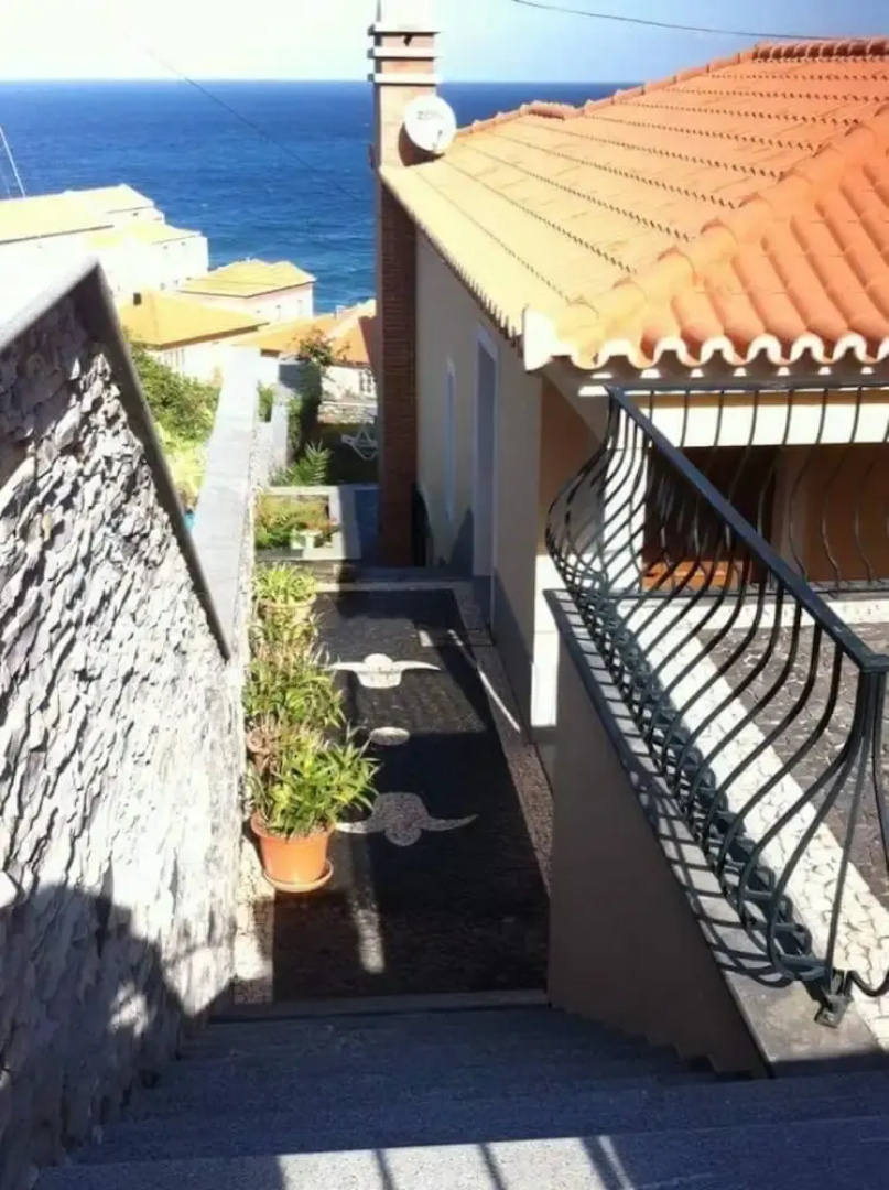 P Delgada 3-bed House, Sleeps 6, Parking & Seaview