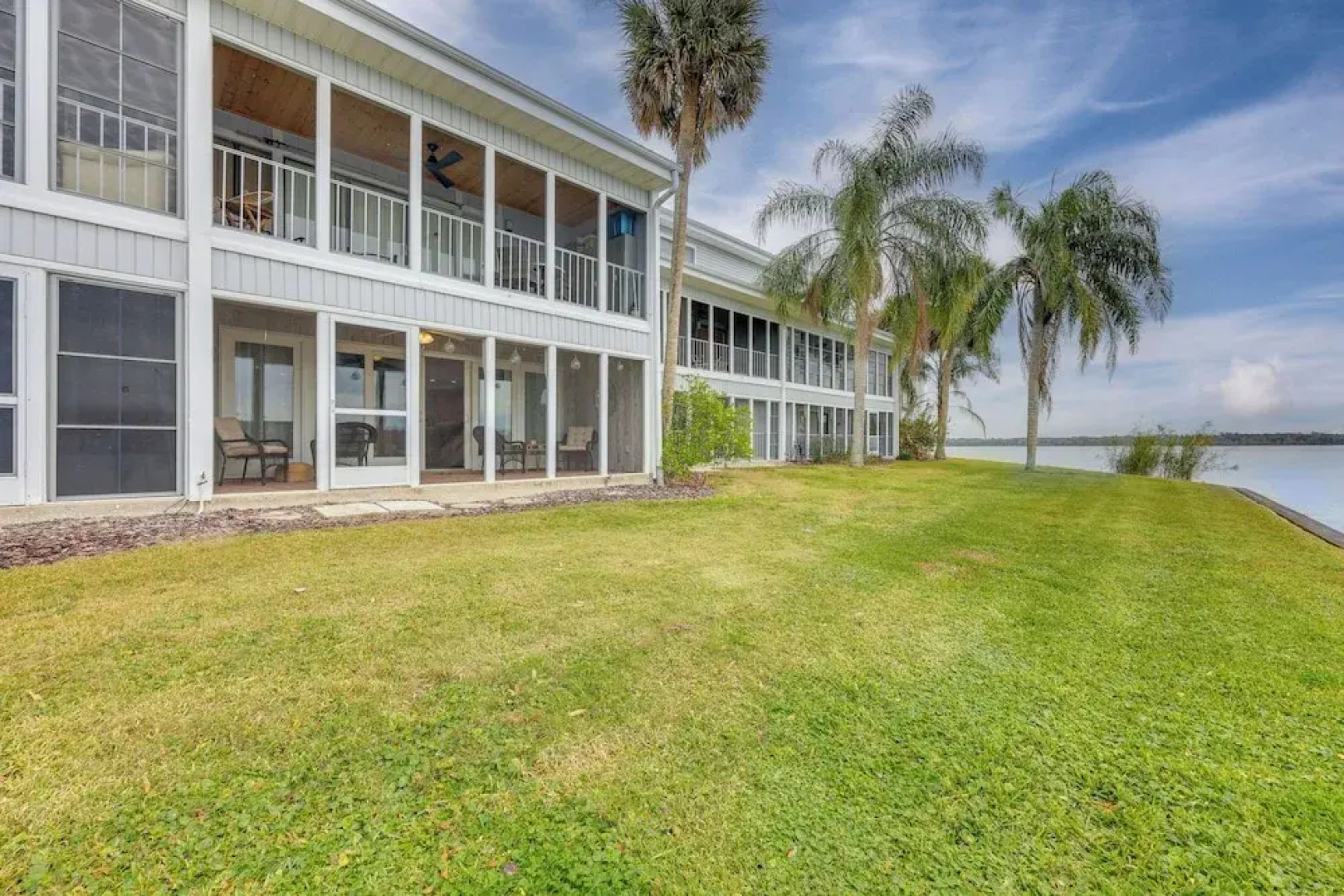 River-view Condo w/ Boat Slip in Welaka!