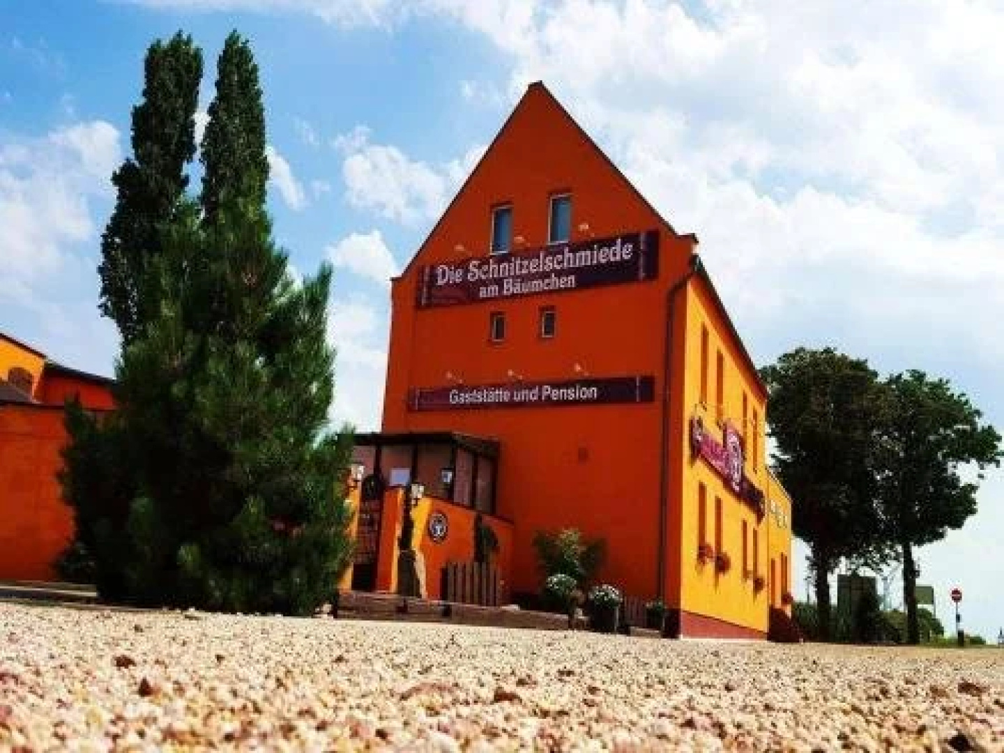 Schnitzelschmiede & Pension Bäumchen