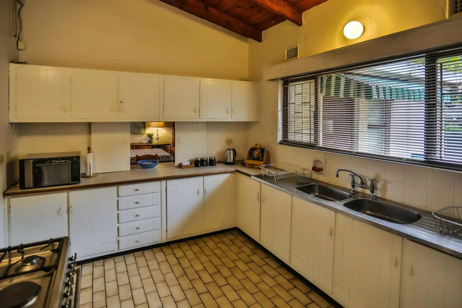 One Jack Powell House- Classic family home steps away from the beach