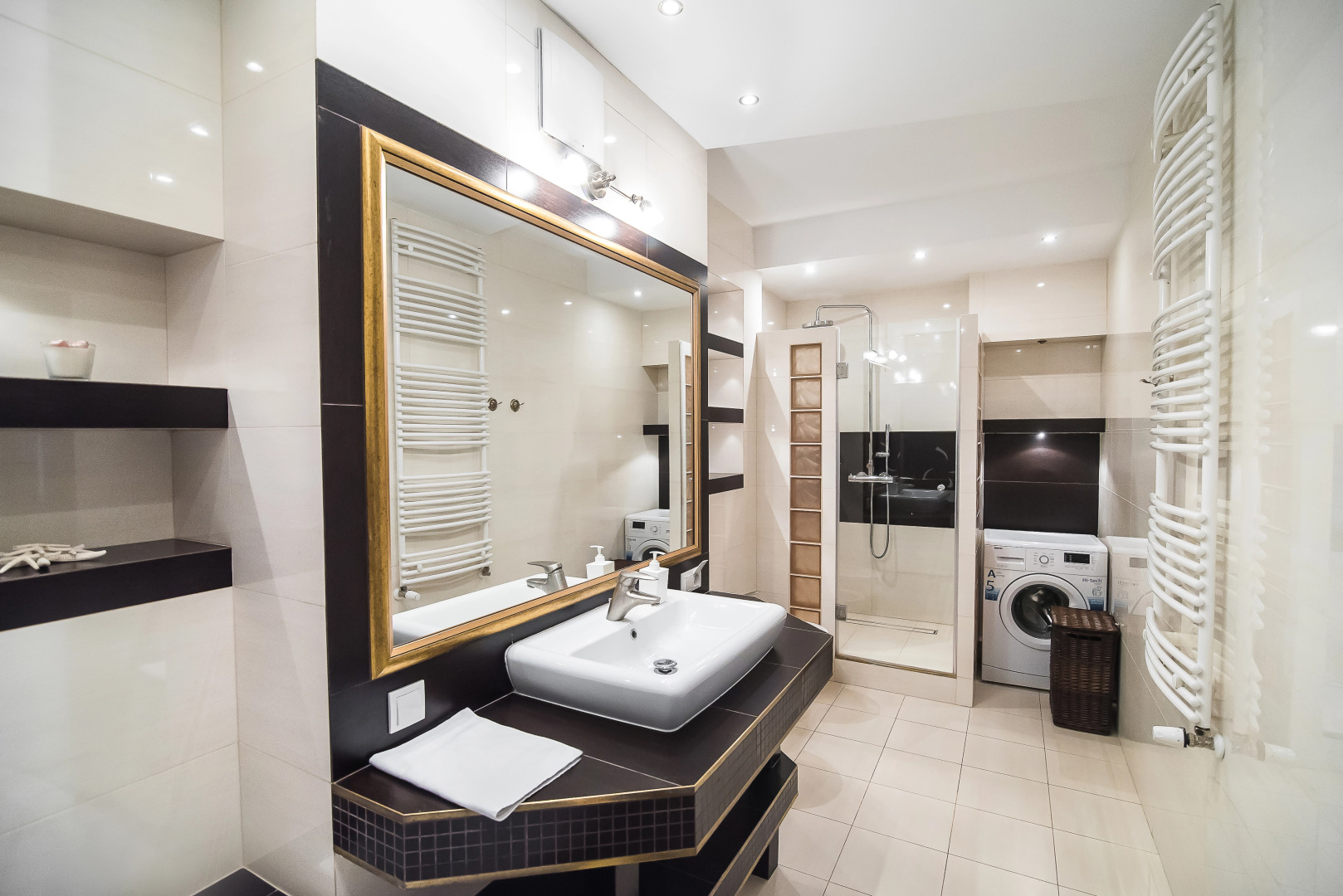 Senator Warsaw Apartments