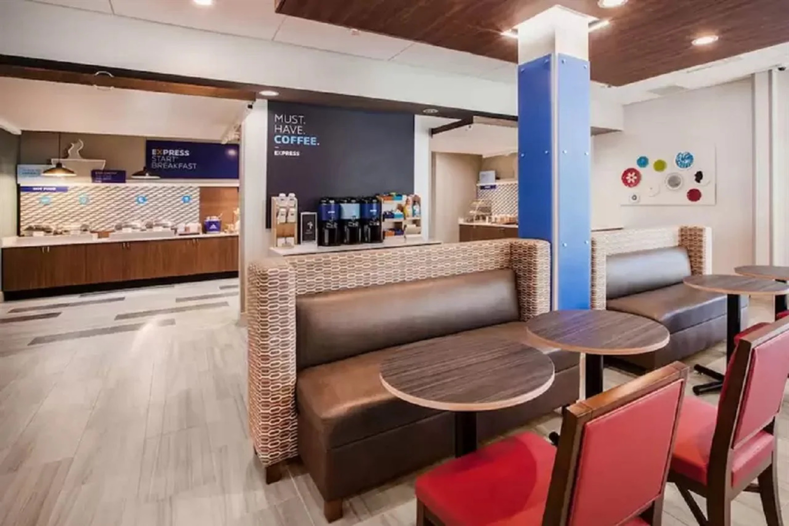 Holiday Inn Express & Suites Roanoke – Civic Center by IHG