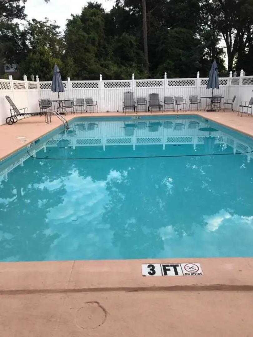 Budgetel Inn Suites Pine Mountain