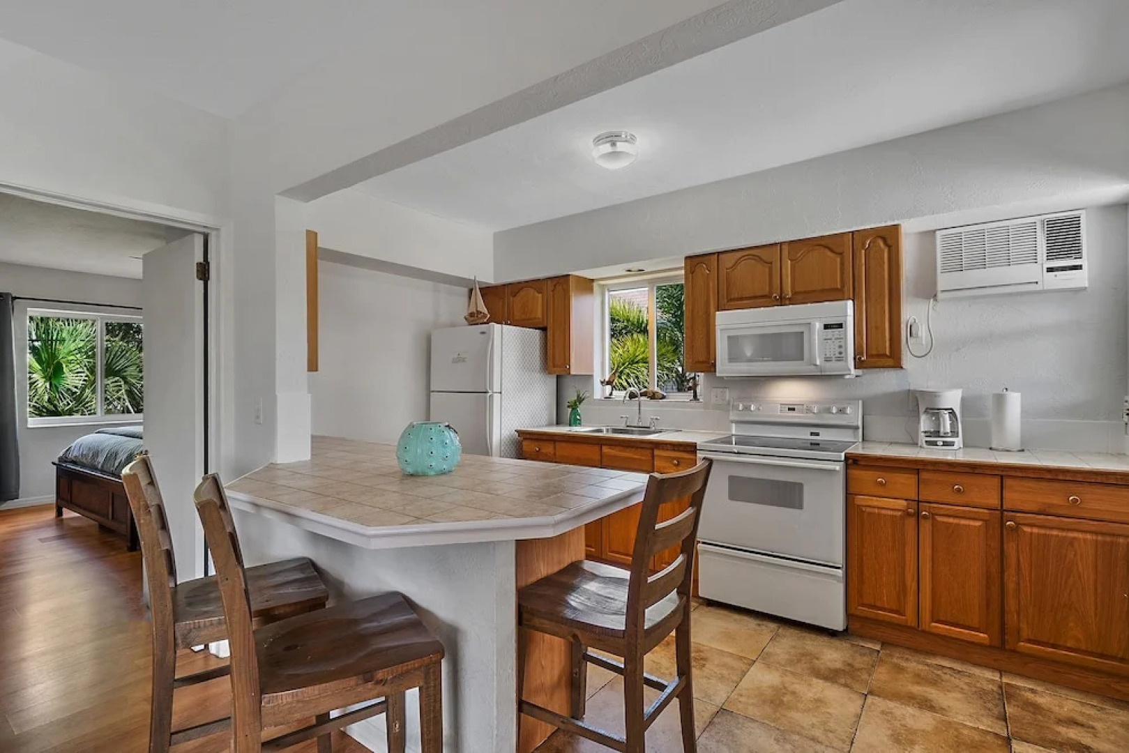 4145 By The Sea Inn & Suites