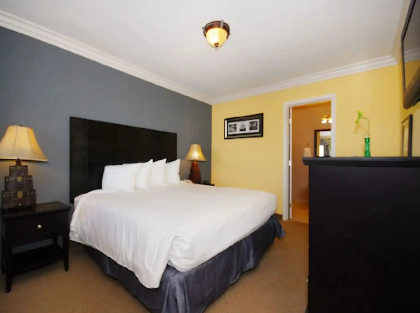 Solaire Inn & Suites