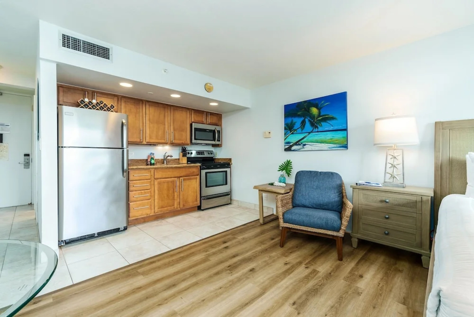 Royal Kahana 702 Studio Bedroom Condo by RedAwning