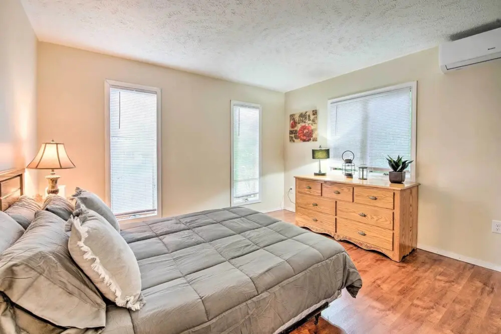 Poconos House w/ Large Deck, Gas Grill & Fire Pit!