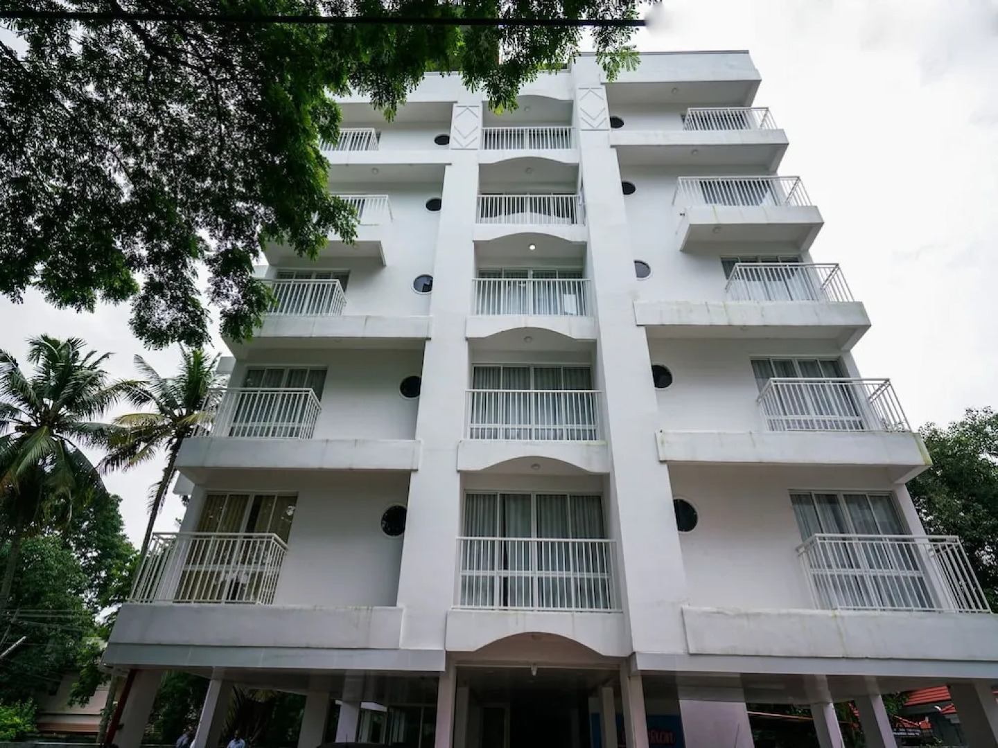 OYO 15660 Home Modern 1BHK Edapally