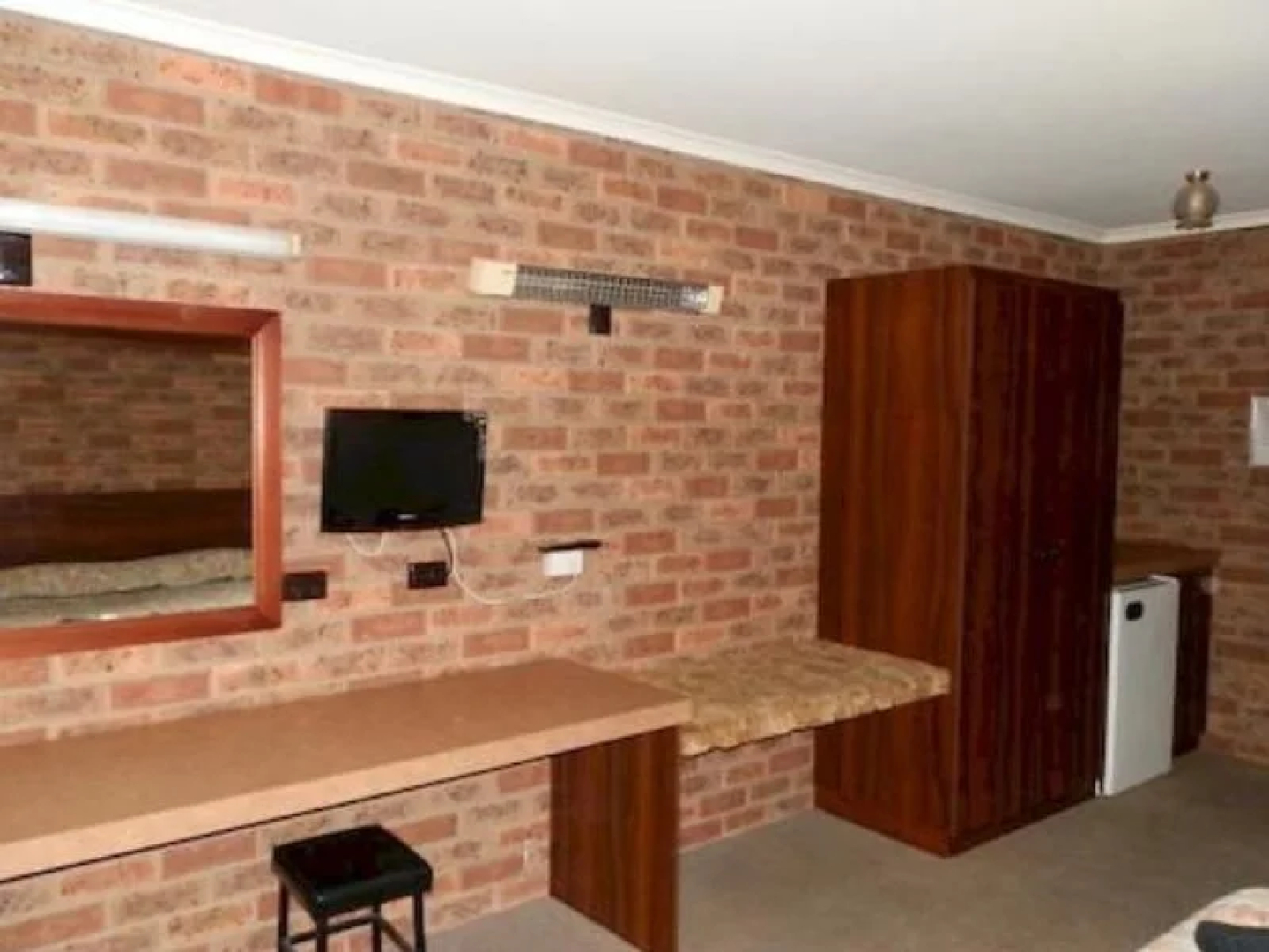 Woomargama Village Hotel Motel