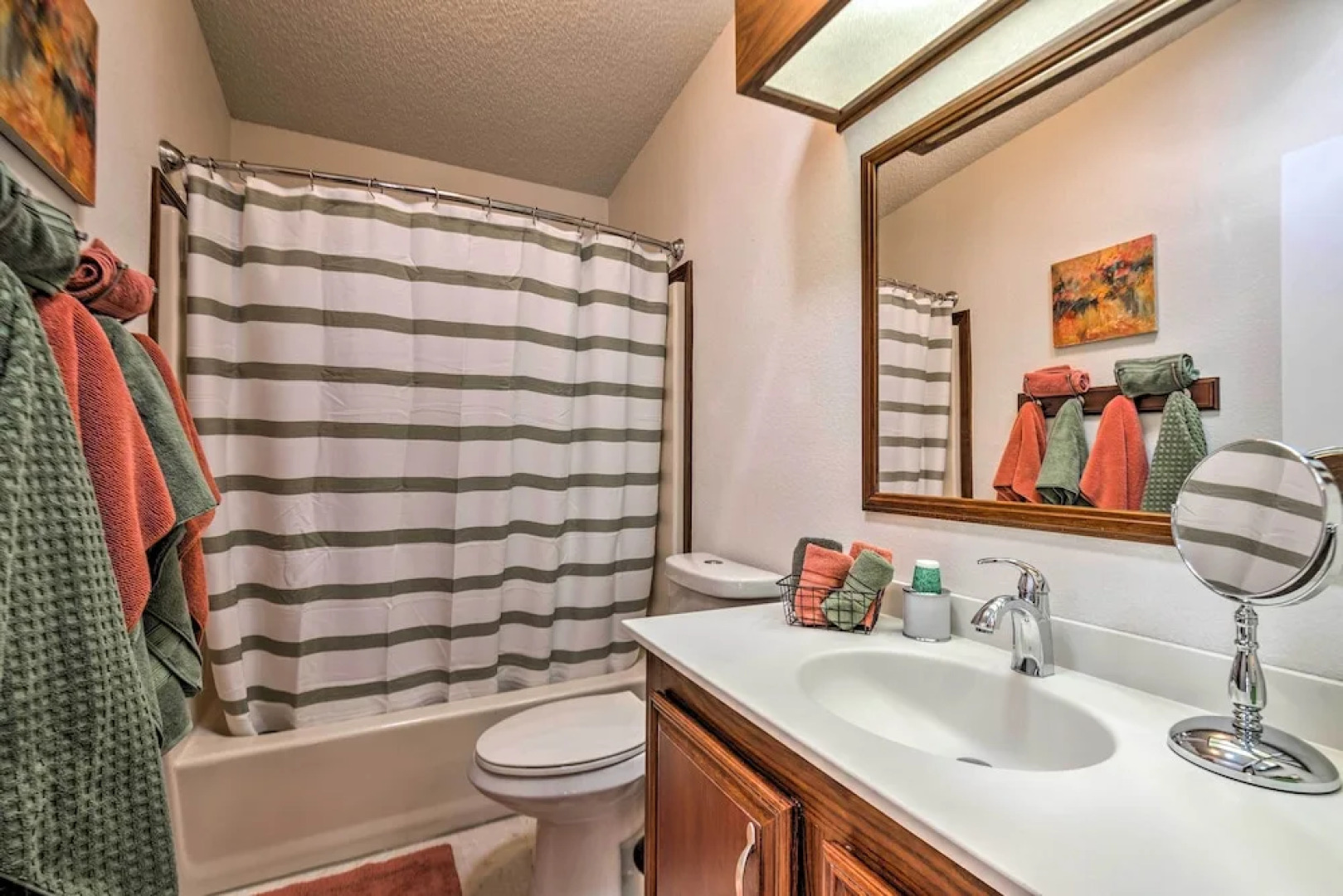 Lovely Lady Lake Home w/ Resort Amenities & Lanai!