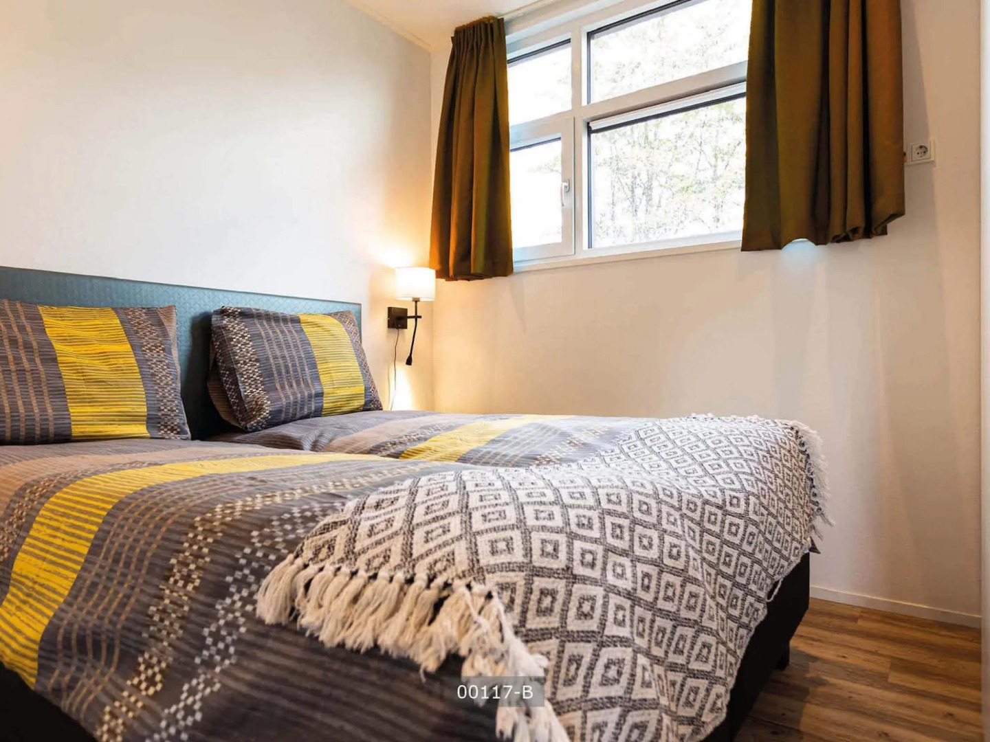 Detached, modern chalet with sauna and spa, in a holiday park, Hoorn at 8 km.