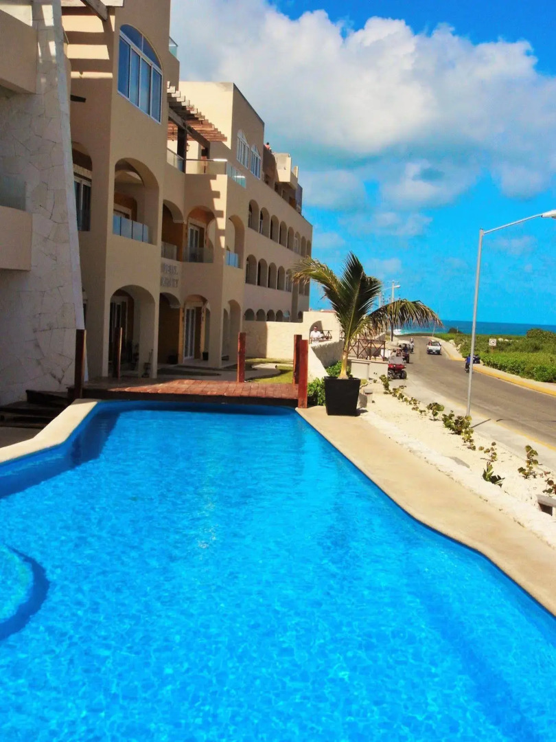 Isla 33 Resort & Villas