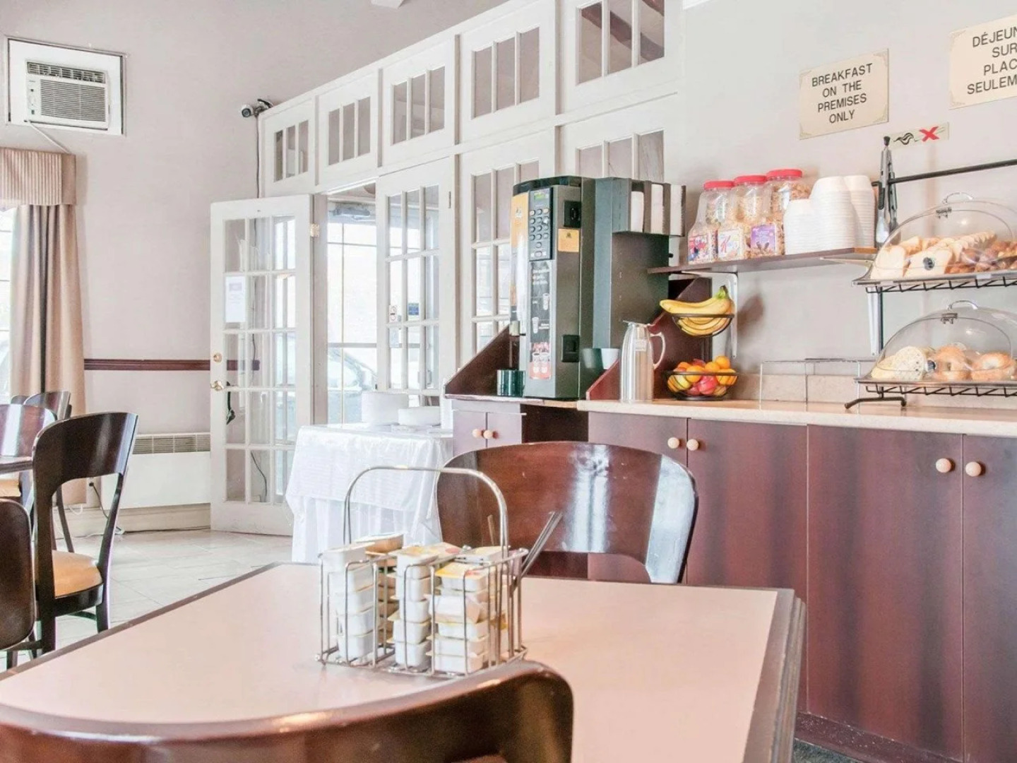 : Econo lodge Hotel Brossard