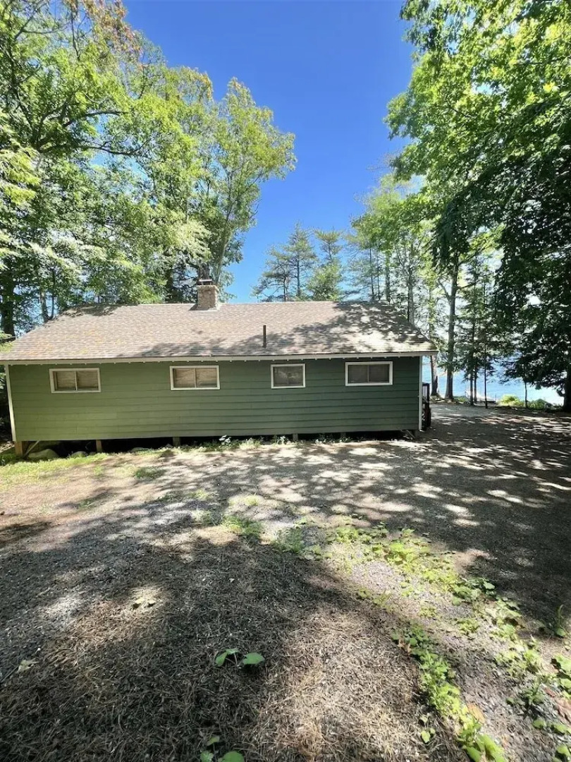 Placyd Pines Limit 8 4 Bedroom Cottage by RedAwning