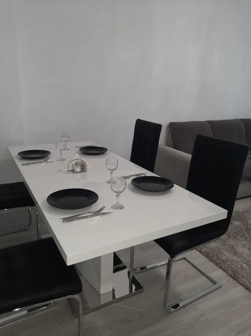 Impeccable 1-bed Studio in Roșu