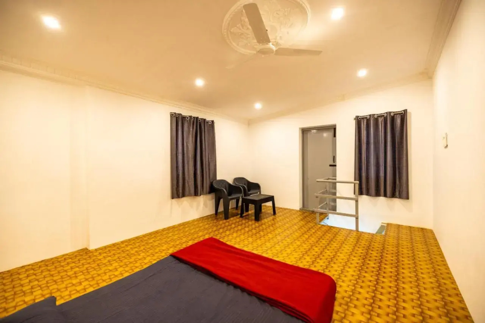 Sri Sai Holiday Inn
