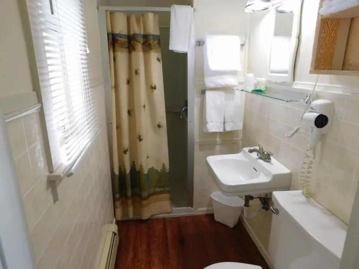 Carroll Motel & Cottages