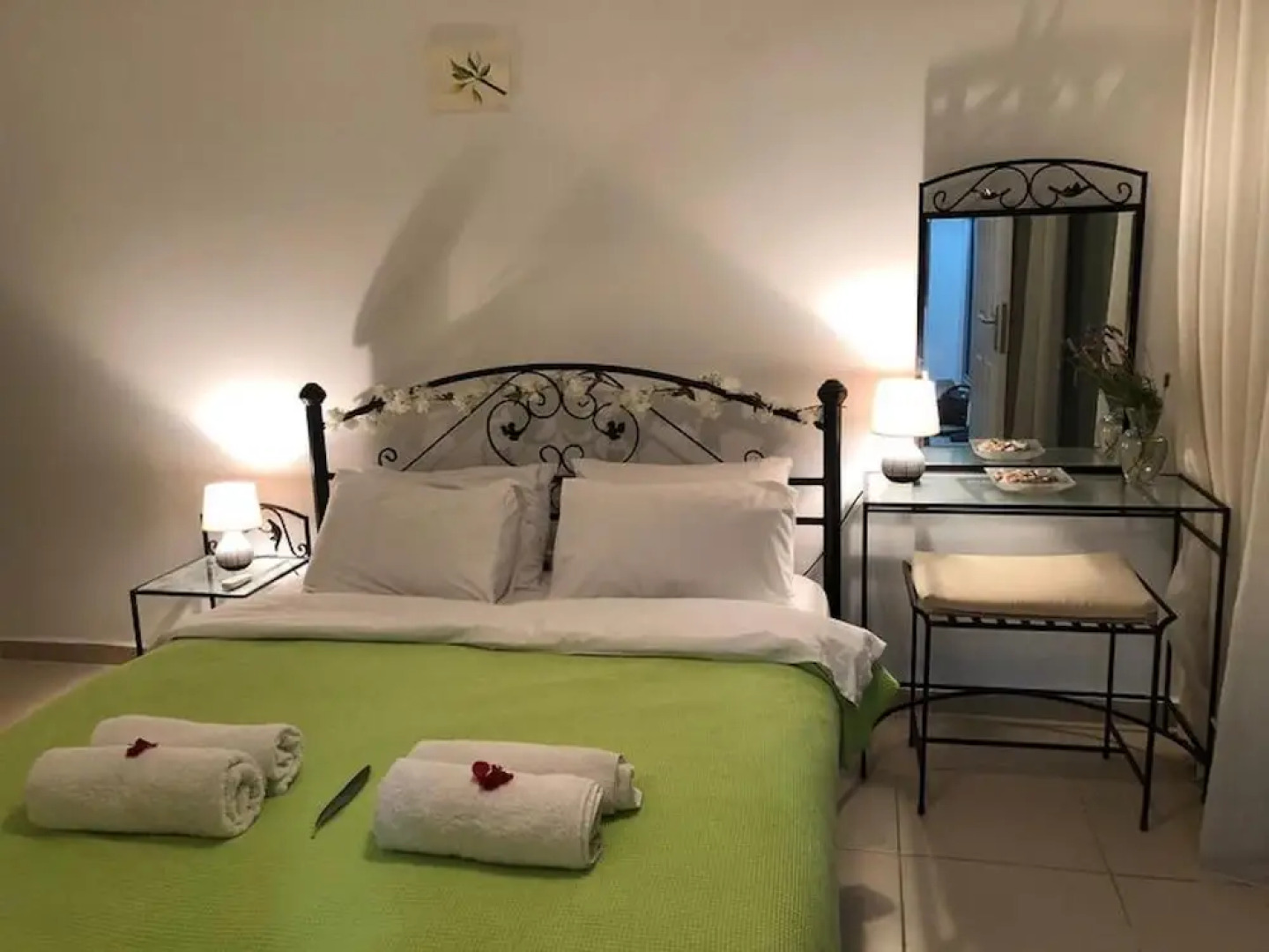 Sea Cliff villa, 4 beds, sleeps 2- 7, Free Wifi, Heated Pool option.