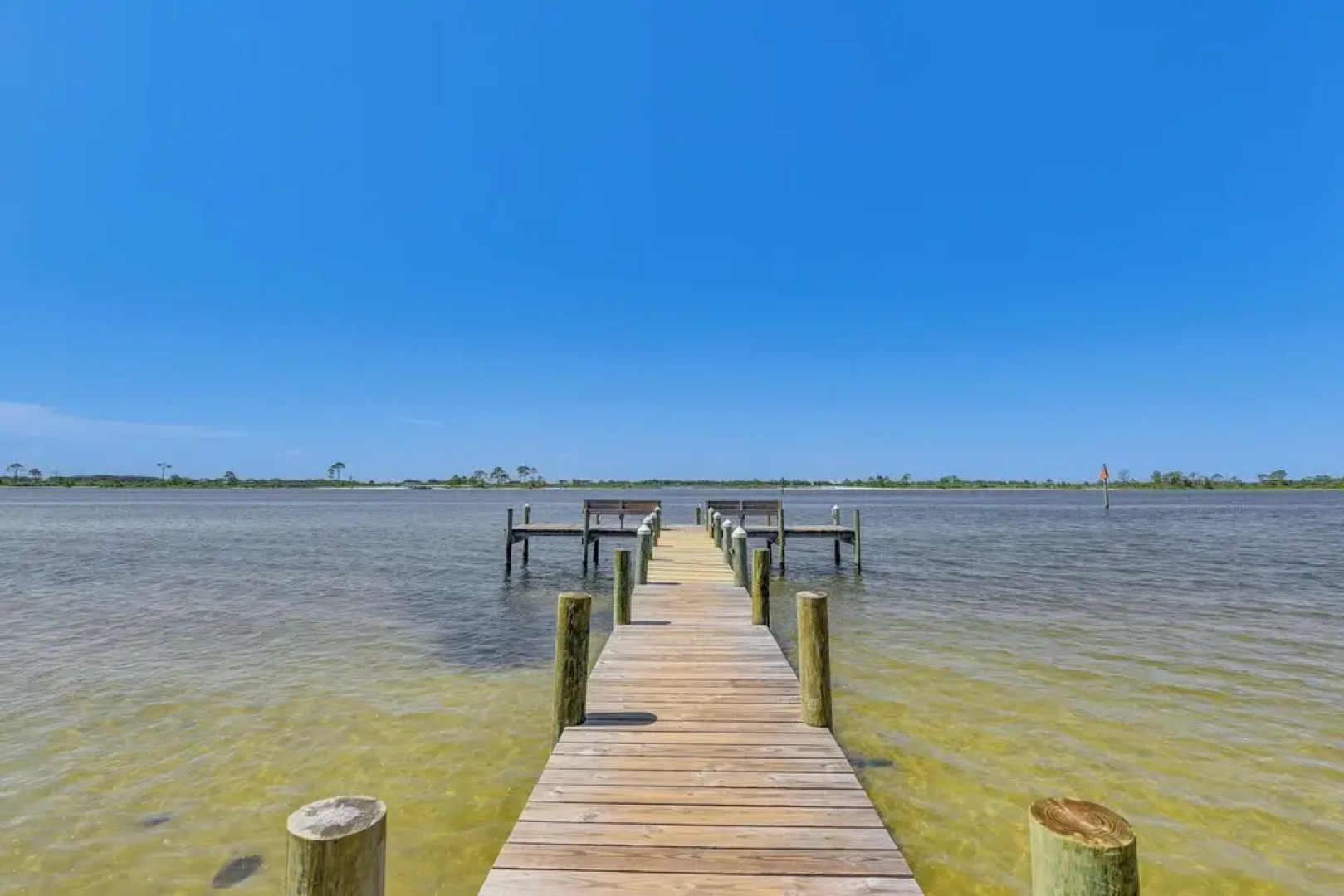 Pool & Beach Access: Lovely Mary Esther Condo!