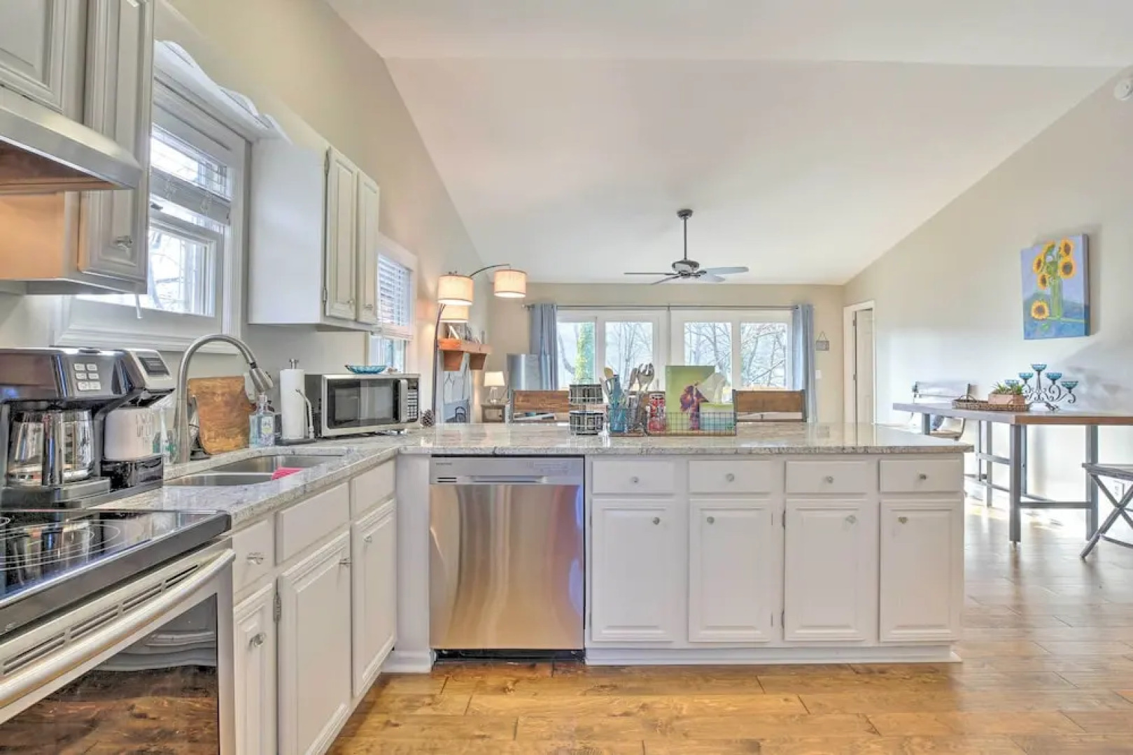 'indigo Cottage' w/ Deck on Lake Arrowhead!