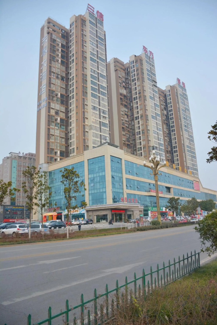 Dongtai Hotel (Guangyuan Lizhou East Road, Aoti Center)