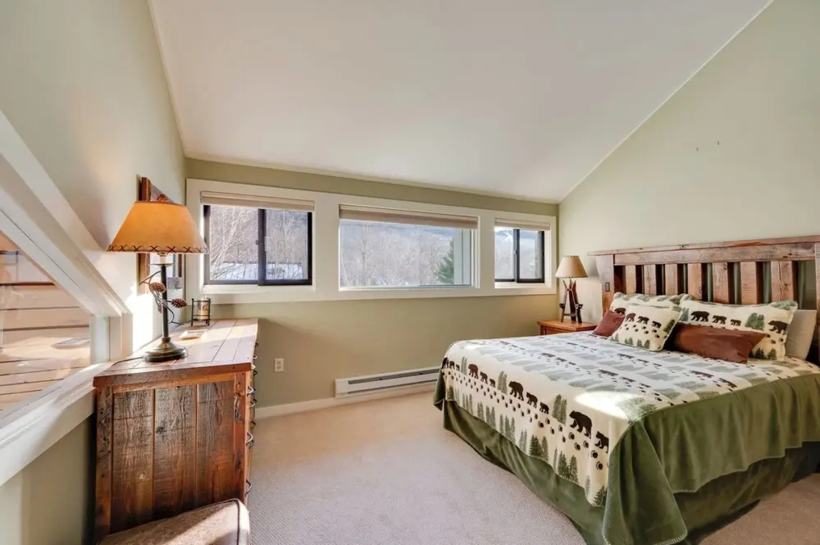 Lincoln Condo w/ Balcony & View < 2 Mi to Loon Mtn