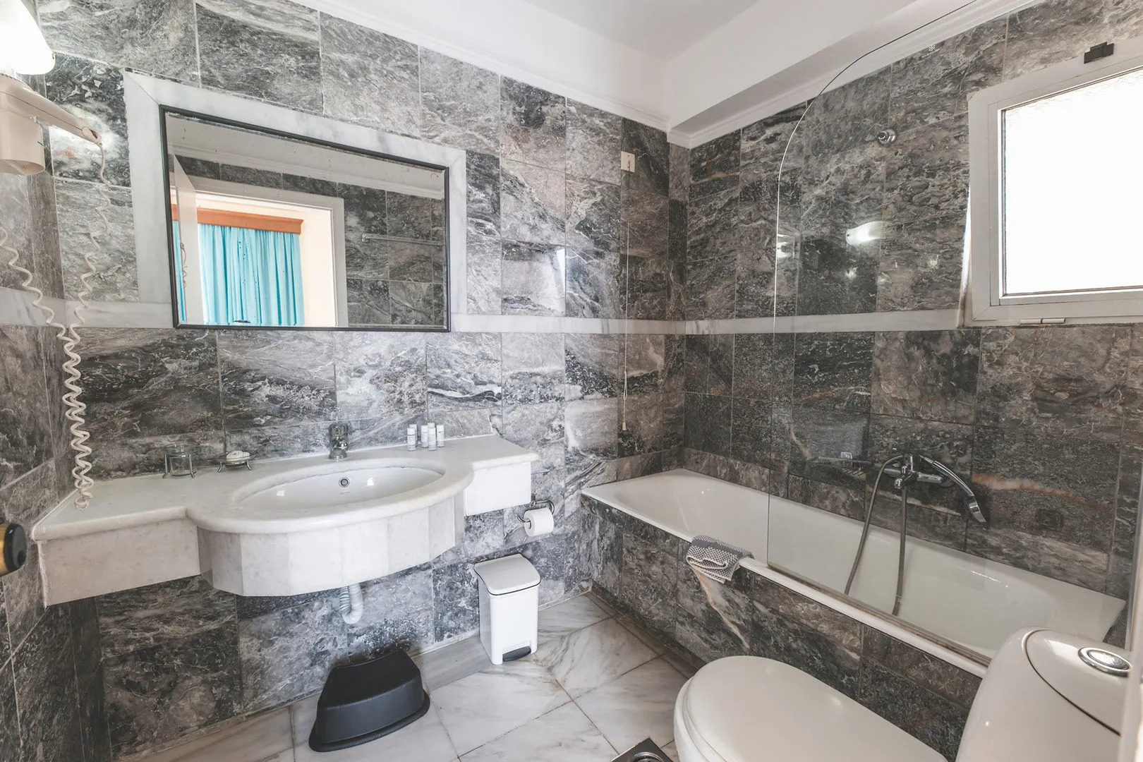 Отель Chrispy Waterpark Resort