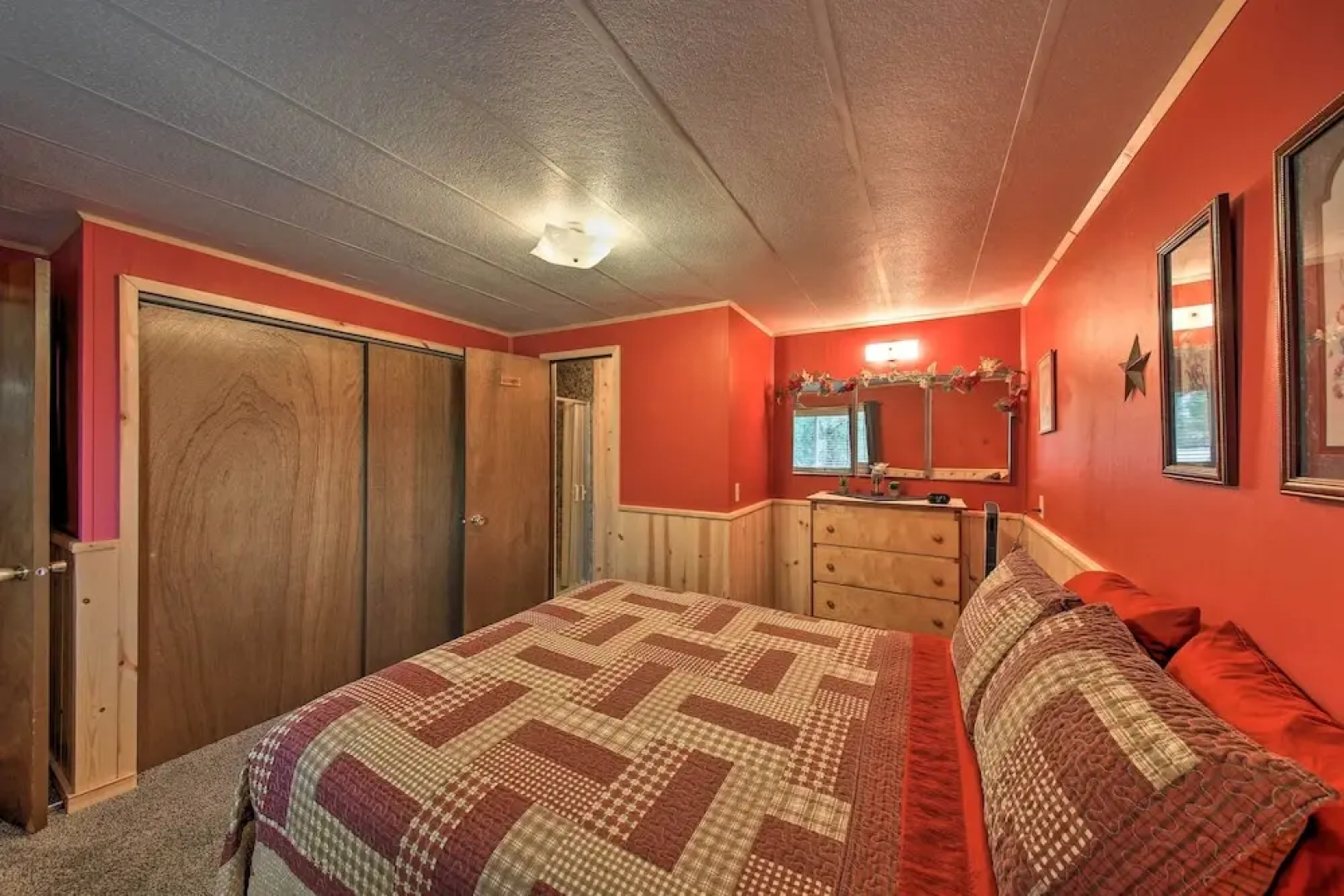 Woodsy Riverfront Retreat in Trout Creek Montana!