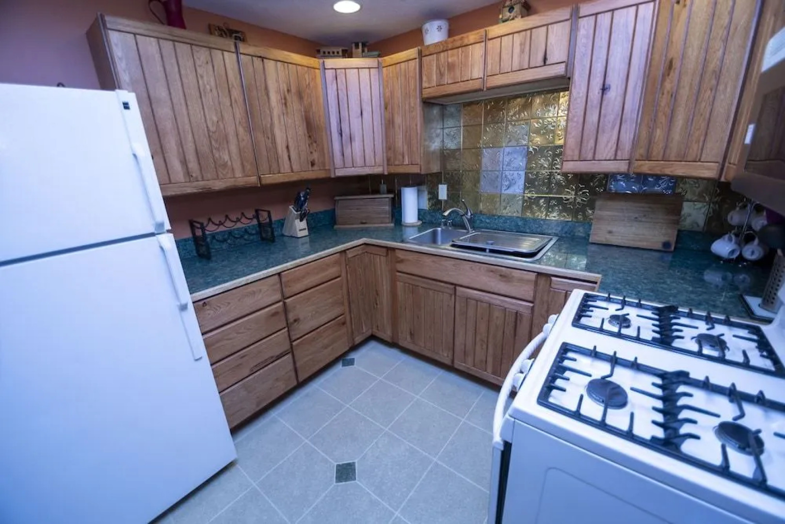 Snowberry Inn Bed & Breakfast