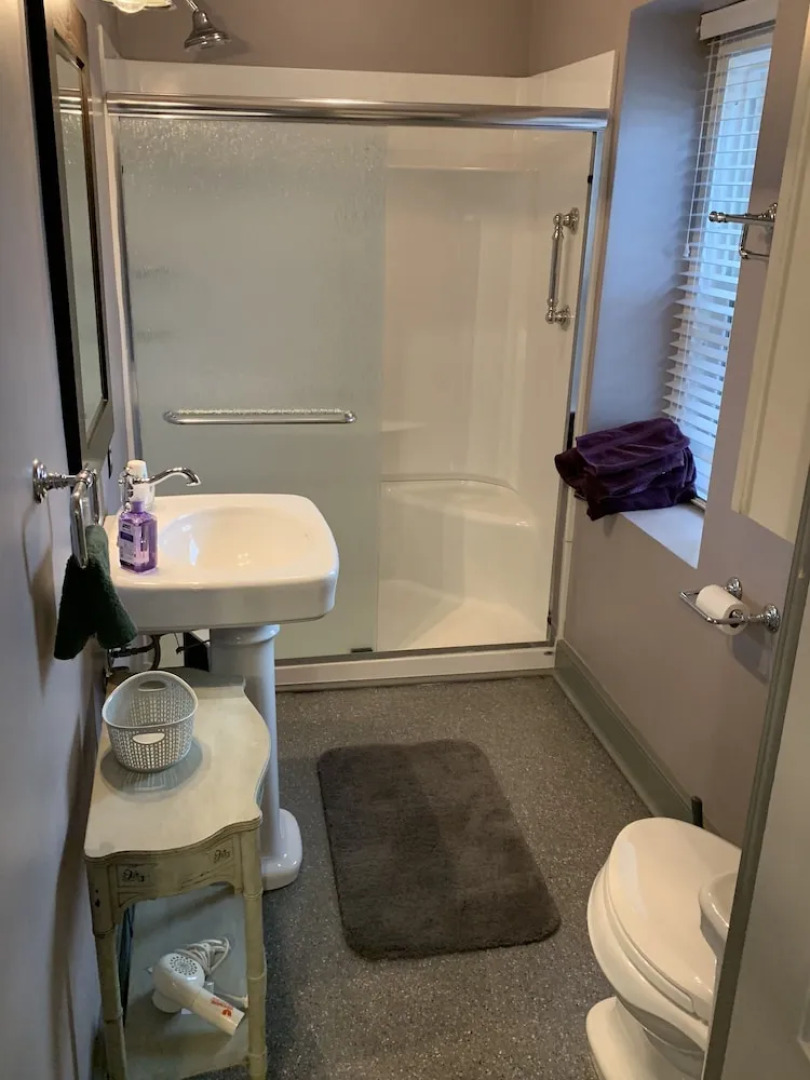 The Avenue Guesthouse and Gallery