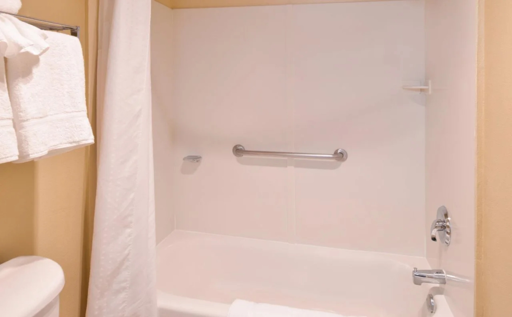 Holiday Inn Express & Suites Watsonville by IHG