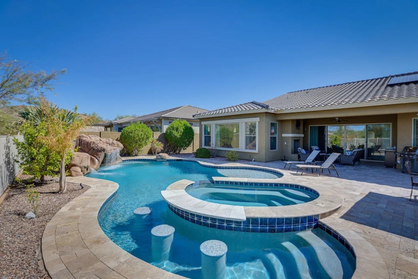 Saltwater Pool & Swim-up Bar: Goodyear Oasis!