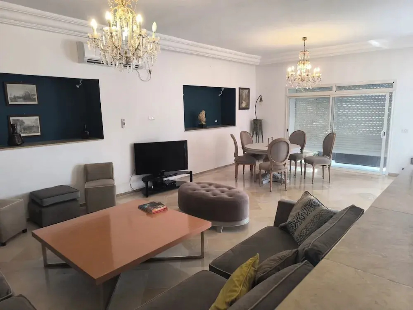 Stylish villa avec parking et piscine