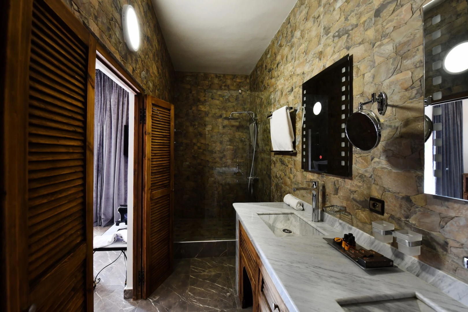 Oscar Hotel by Atlas Studios