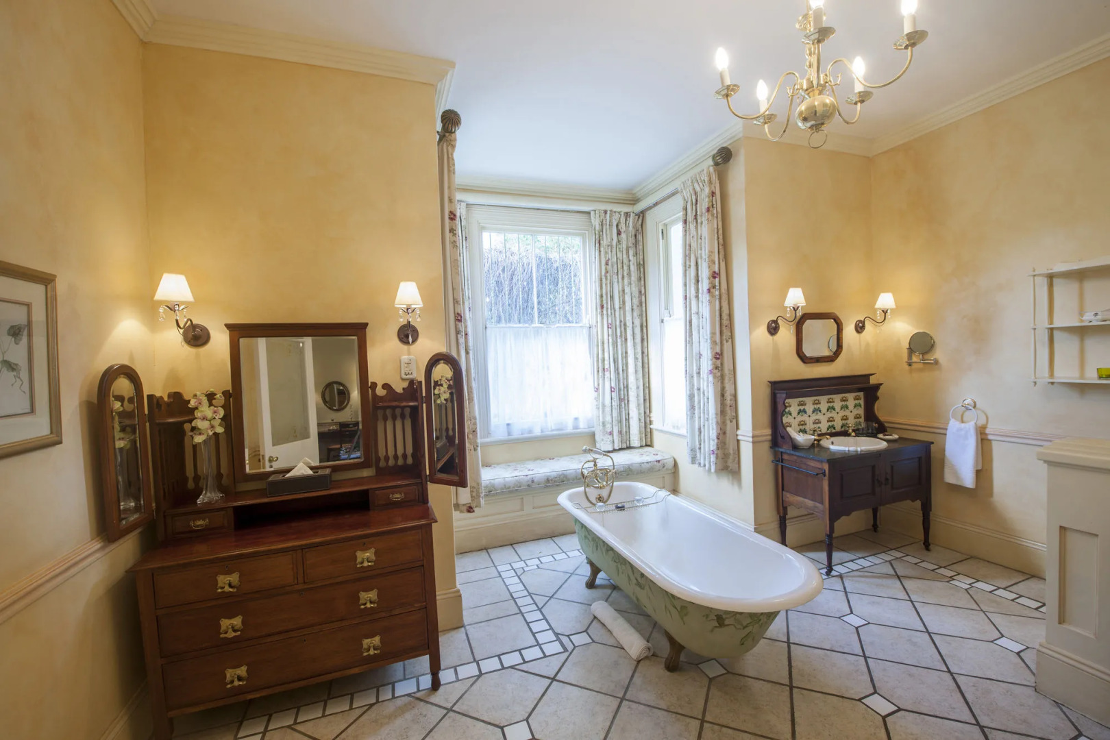 Hacklewood Hill Country House