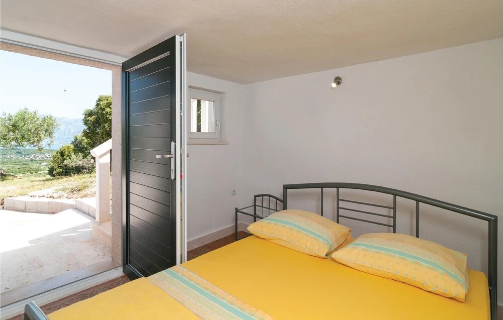 Amazing Home in Praznica With 4 Bedrooms, Wifi and Outdoor Swimming Pool