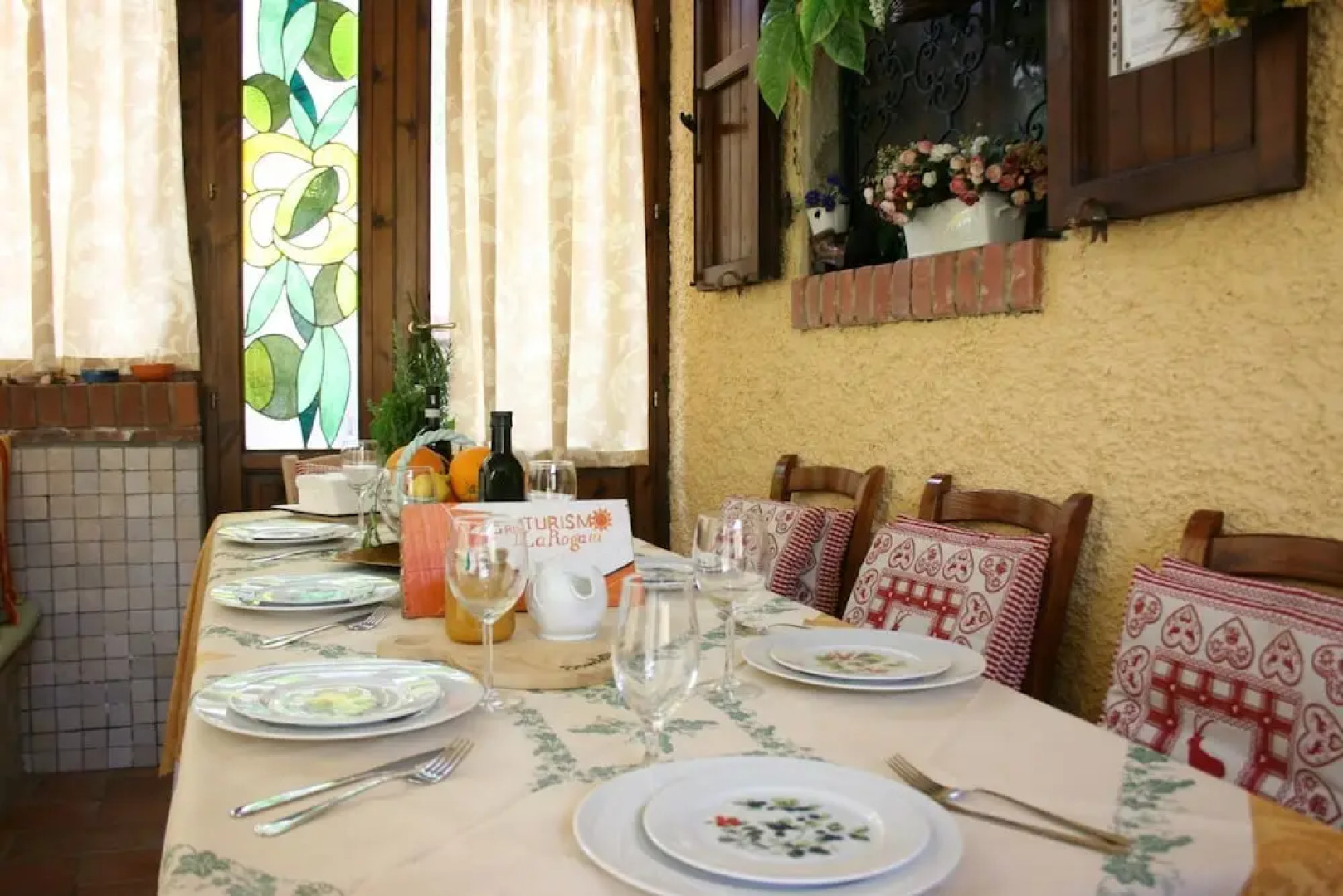 Beautiful private villa with WIFI, private pool, TV, pets allowed and parking, close to Arezzo