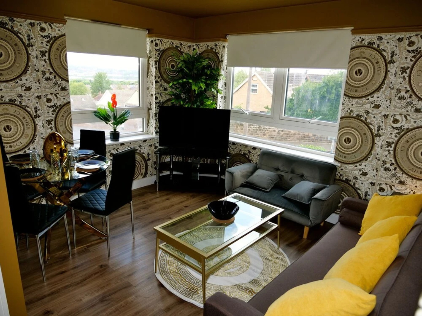 Ultra Deluxe Versace Apartment Near Sheffield