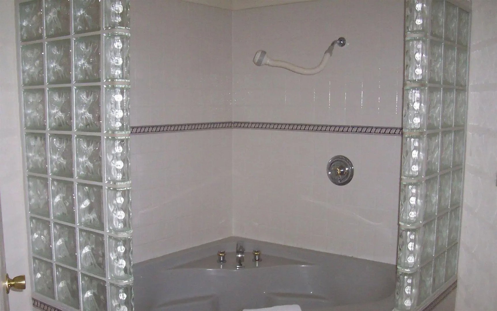 Brunner's Inn & Suites