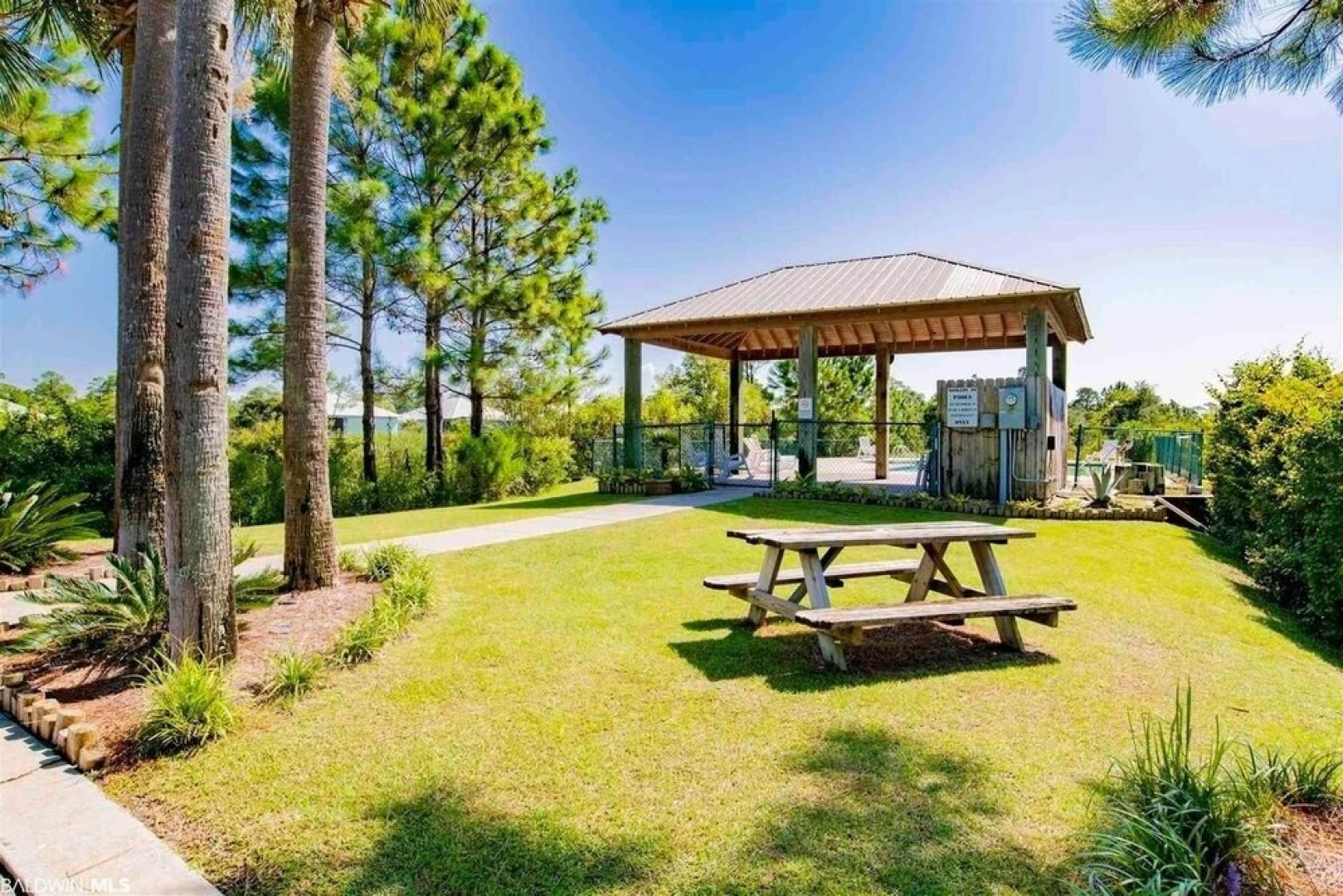 The Rookery Iii 7001 3 Bedroom Cottage by RedAwning