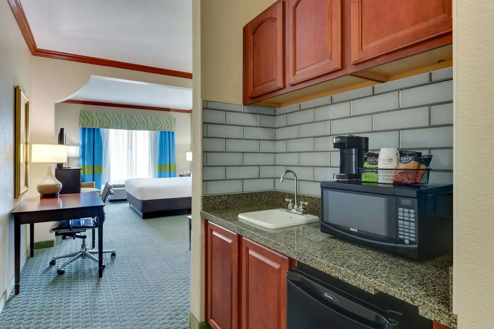 Comfort Inn & Suites