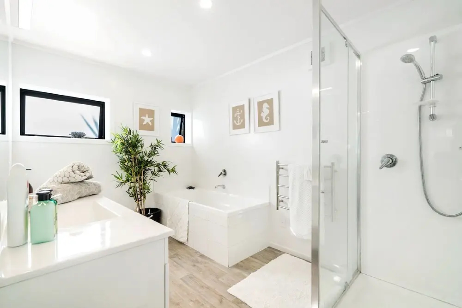 Red Beach Designed Stylish 2 BR Suite