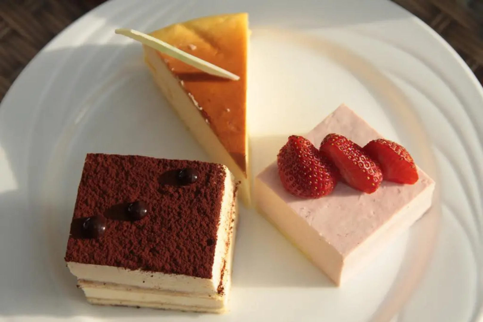 JingHang Holiday Hotel