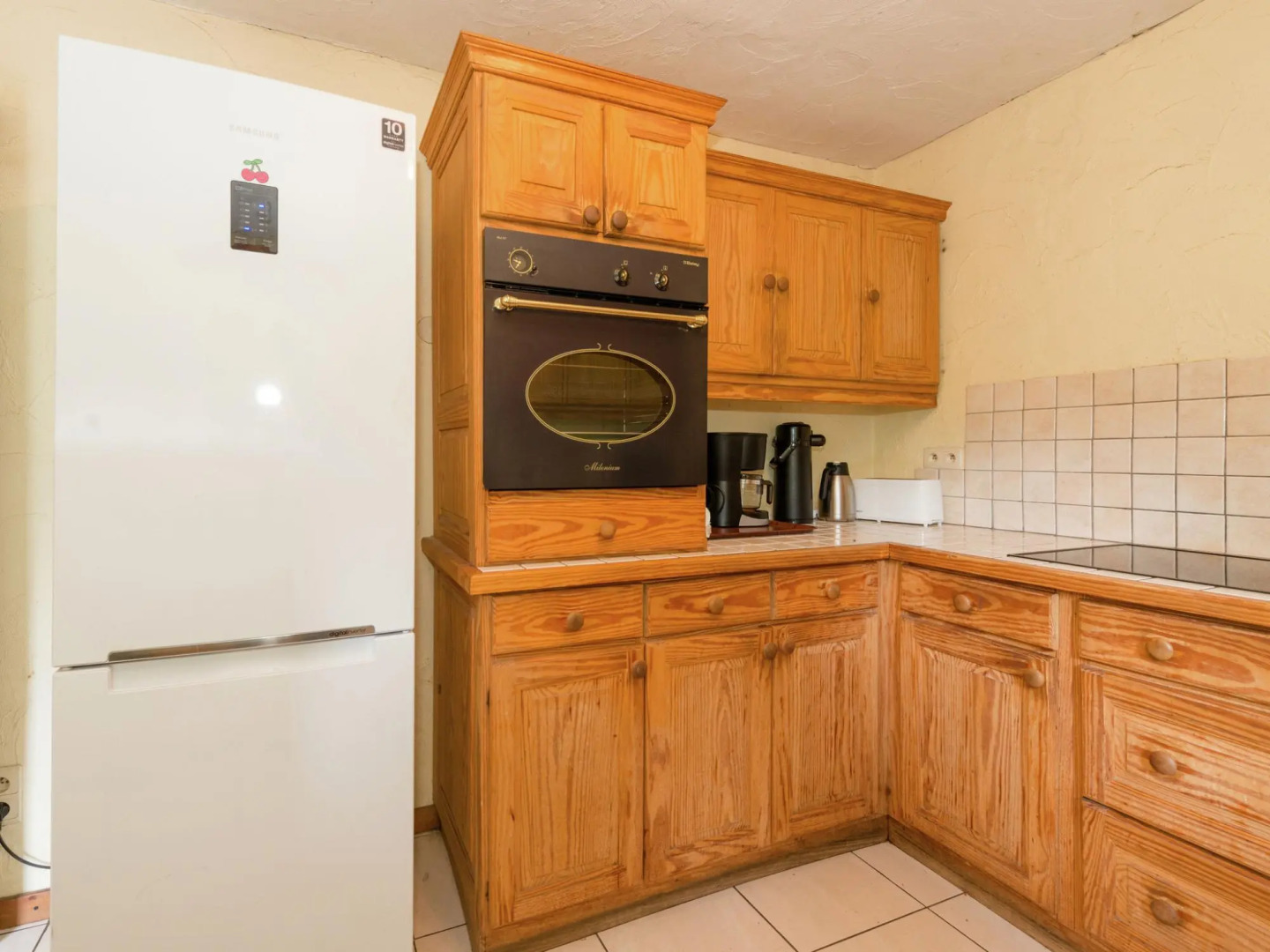 Glorious Holiday Home in Weris with Jacuzzi