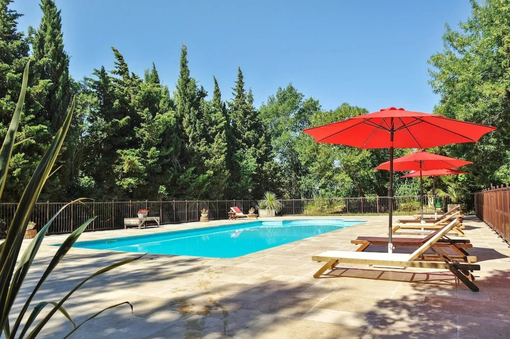 House With 2 Bedrooms in Grans, With Pool Access and Furnished Garden