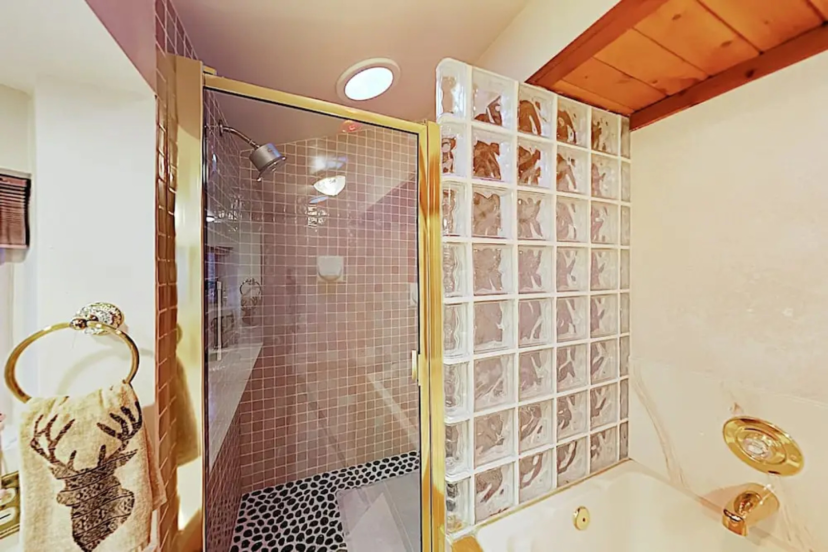 Expansive Haven W/ Fireplaces & Epic Game Room Home