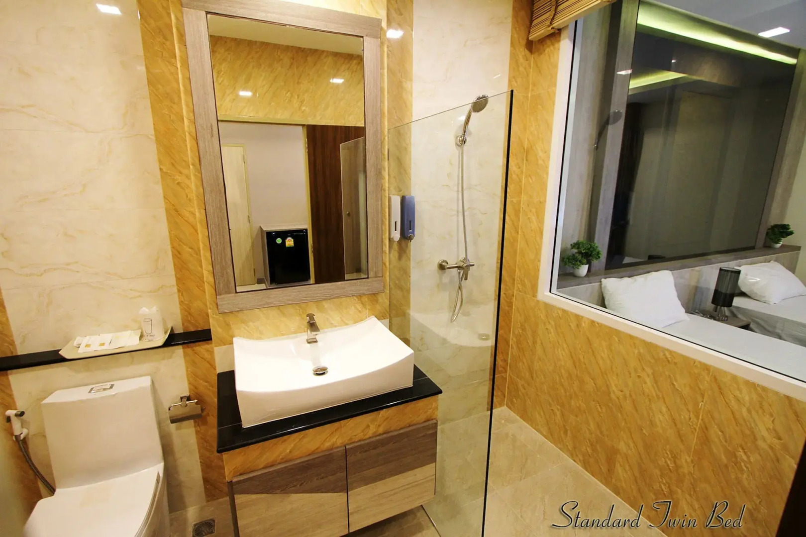 The Contrast i Hotel