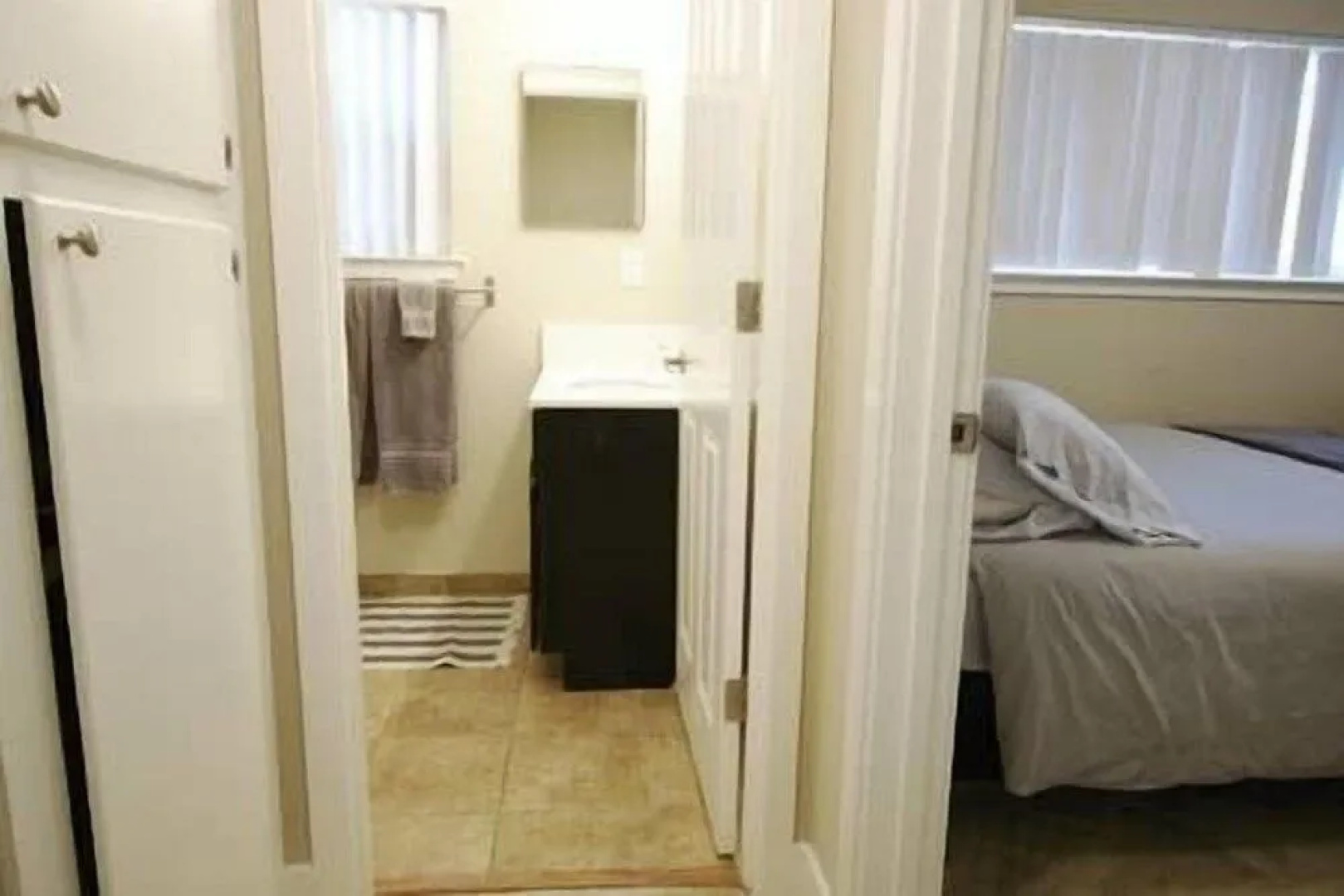 Furnished Washer & Dryer Near HWY 101