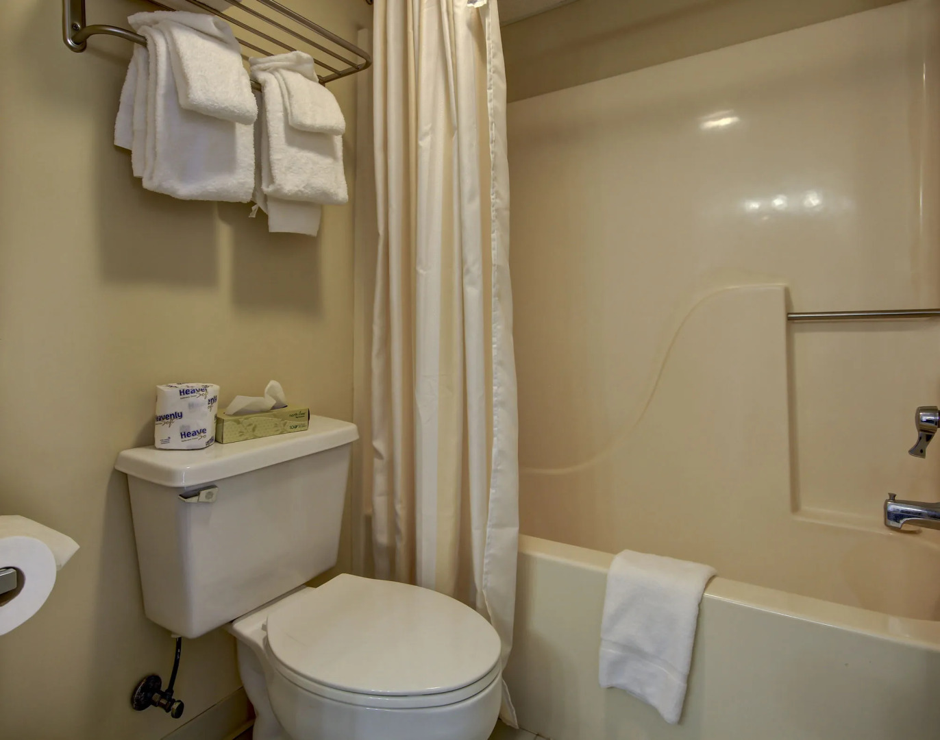 Coastal Palms Inn & Suites