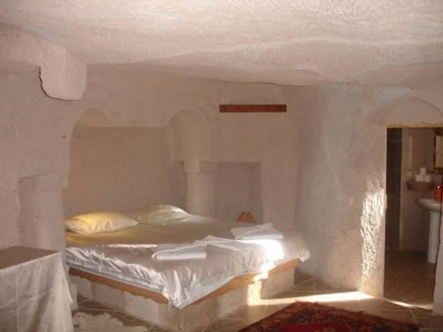 wonderland cave hotel